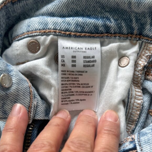 💙 American Eagle Distressed Boyfriend Jeans for Petites | Light Wash | Size 000 - Picture 6 of 8
